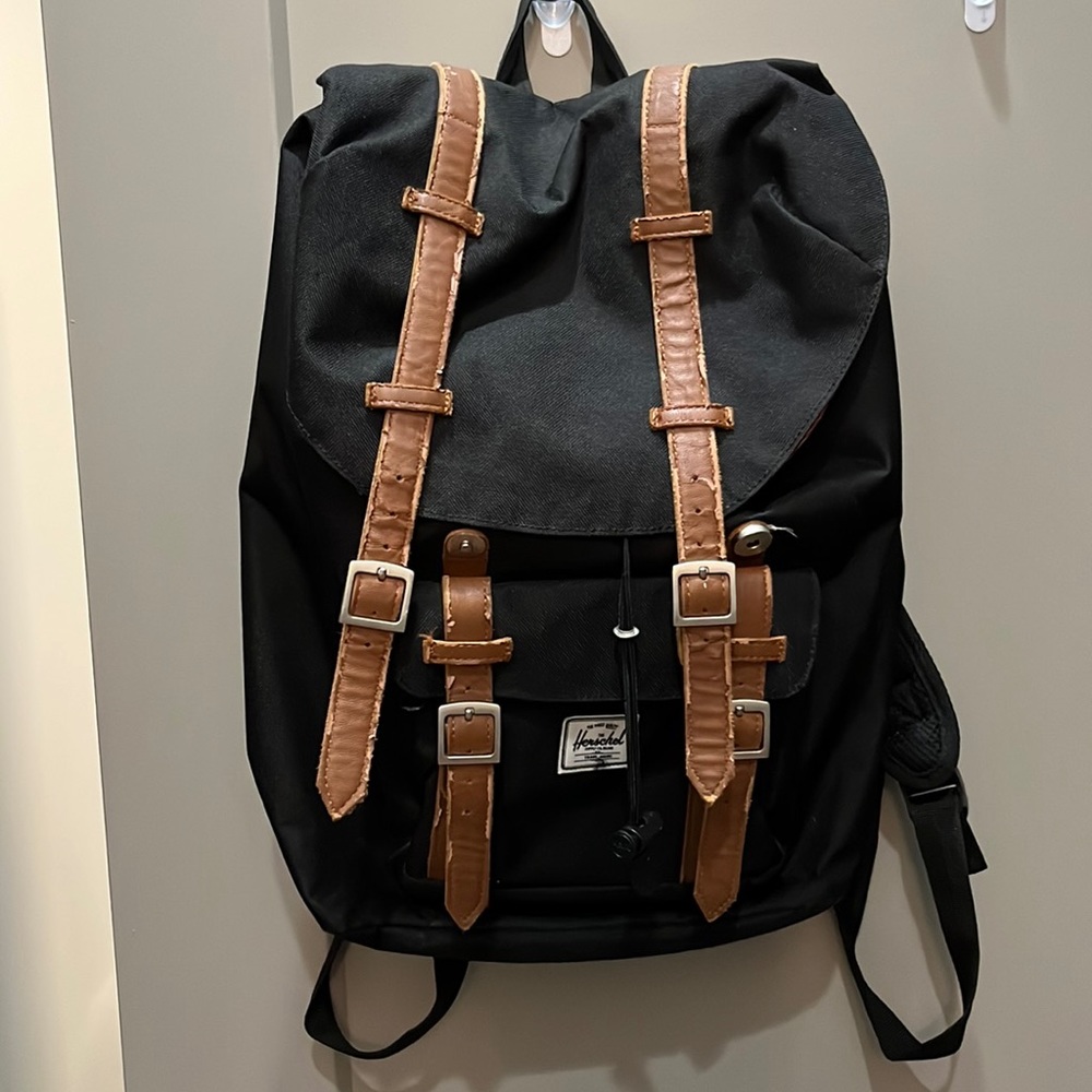 Herschel Supply Co: Little America - Mid Volume Backpack